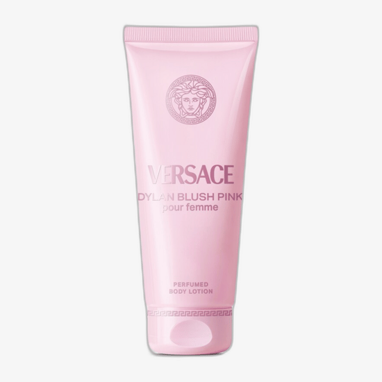 Крупный план бутылки лосьона для тела Versace Pour Femme Dylan Blush Pink