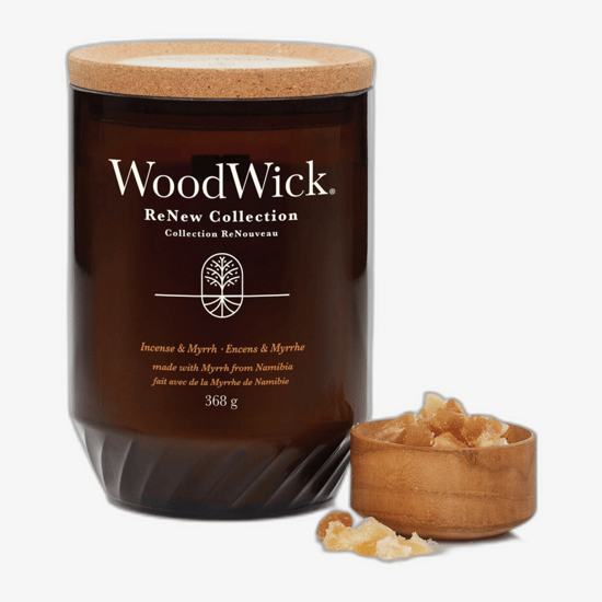Ароматическая свеча Woodwick Renew с ароматом ладана и мирры в элегантной упаковке