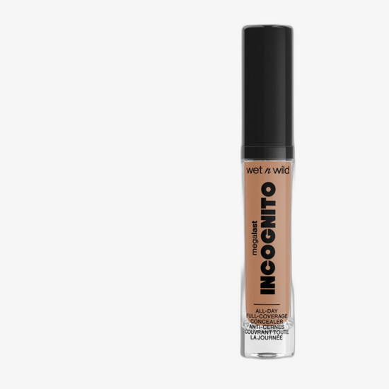 Упаковка консилера Wet n Wild MegaLast Incognito Крупный план консилера Wet n Wild MegaLast Incognito в оттенке Light Medium