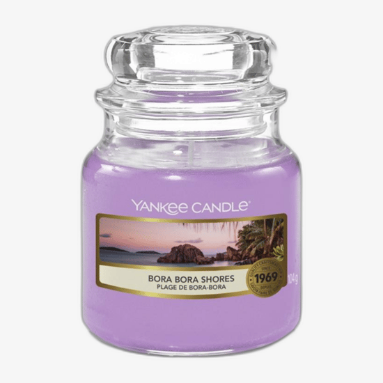 Свеча в маленькой банке Yankee Candle с ароматом Bora Bora Chores