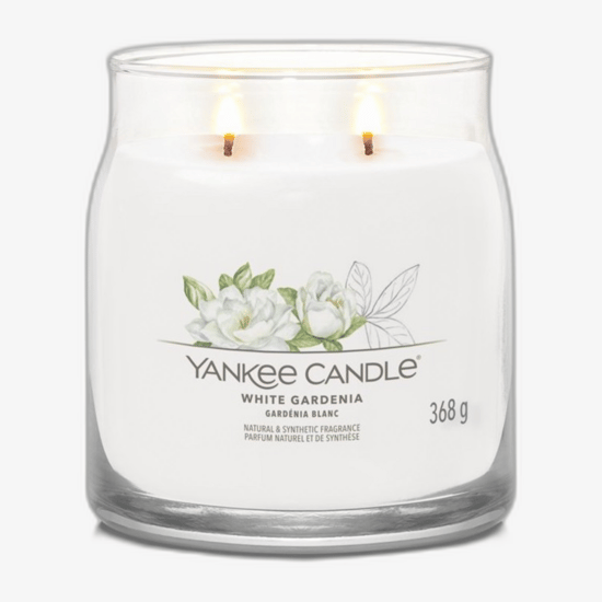 Yankee Candle White Gardenia küünal hubases kodus elegantse taustaga