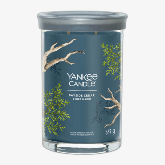 Yankee Candle Signature Tumbler lõhnav küünal Bayside Cedar lähedalt