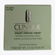 Баночка крема Clinique Smart Clinical Repair крупным планом