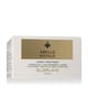 Крупный план банки крема Guerlain Abeille Royale Honey Treatment Rich Cream