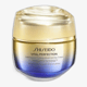 Shiseido Vital Perfection tõstev ja pinguldav päevakreem SPF 30 lähivõte